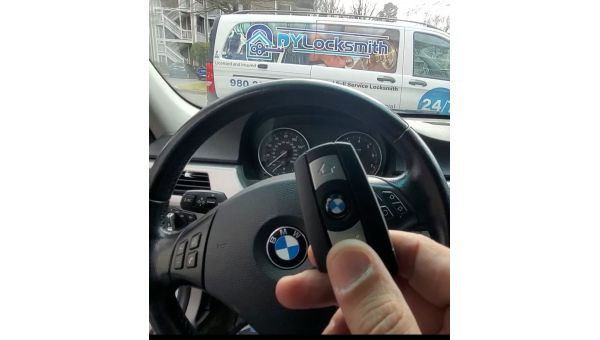 How can I find a reputable car key manufacturer near me?