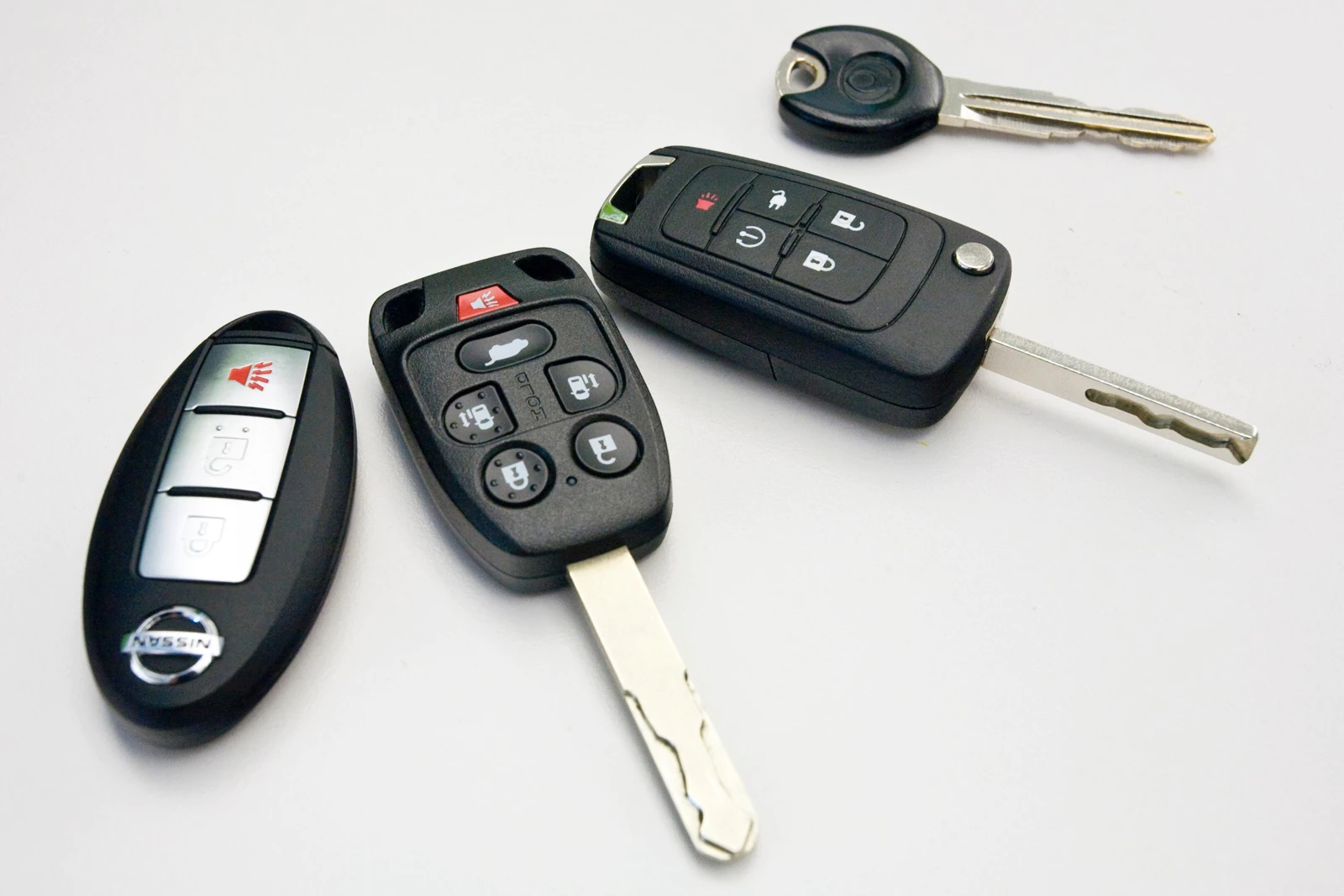 Can a car key manufacturer make a duplicate key from a broken key?