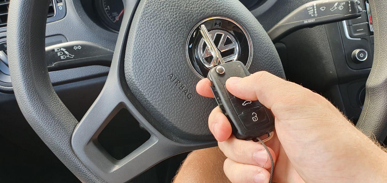 How do you program a car key fob?